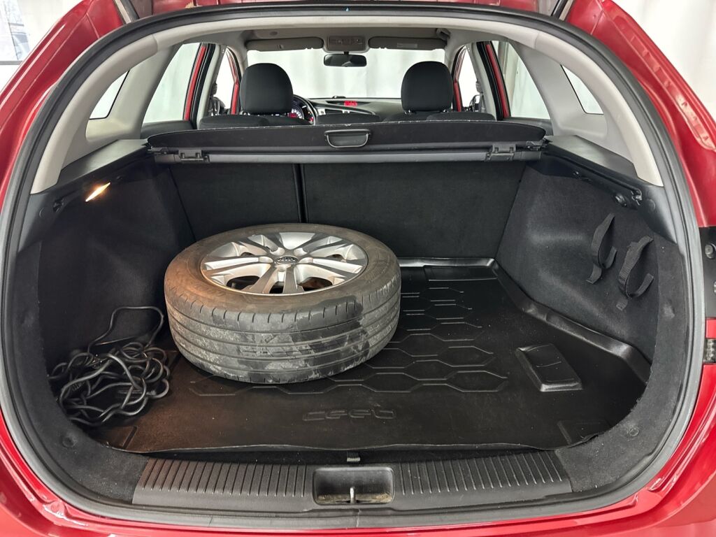 Kia Ceed 2013 Punainen