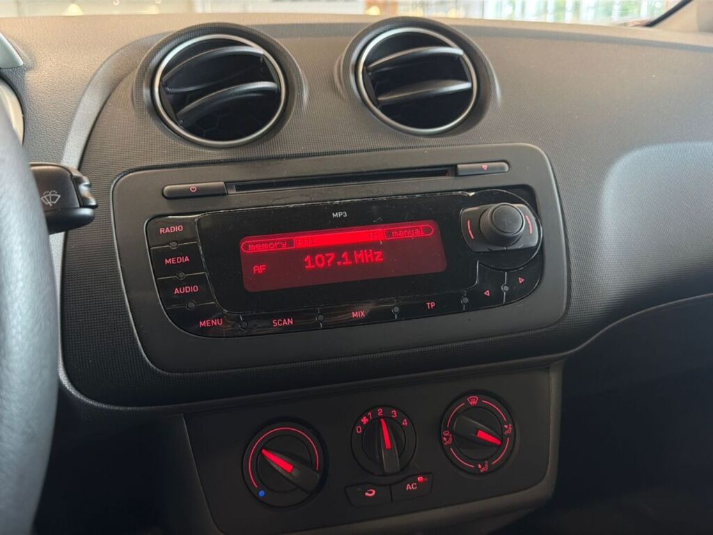 Seat Ibiza 2009 Punainen