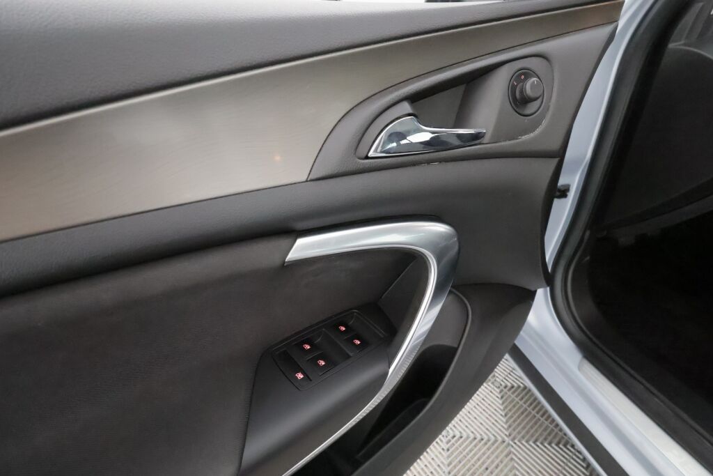 Opel Insignia 2013 Hopea