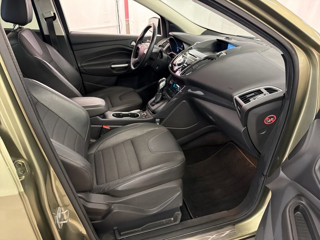 Ford Kuga 2013 Ruskea (beige)