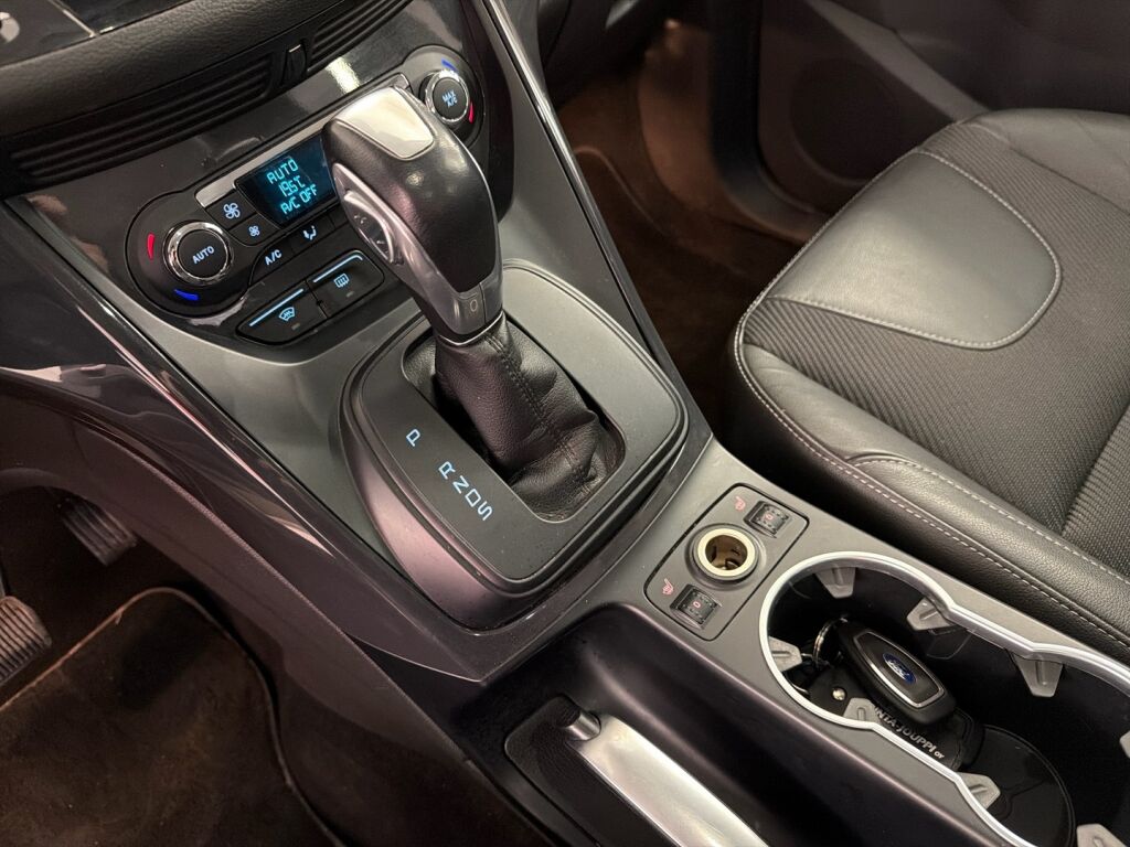 Ford Kuga 2013 Ruskea (beige)