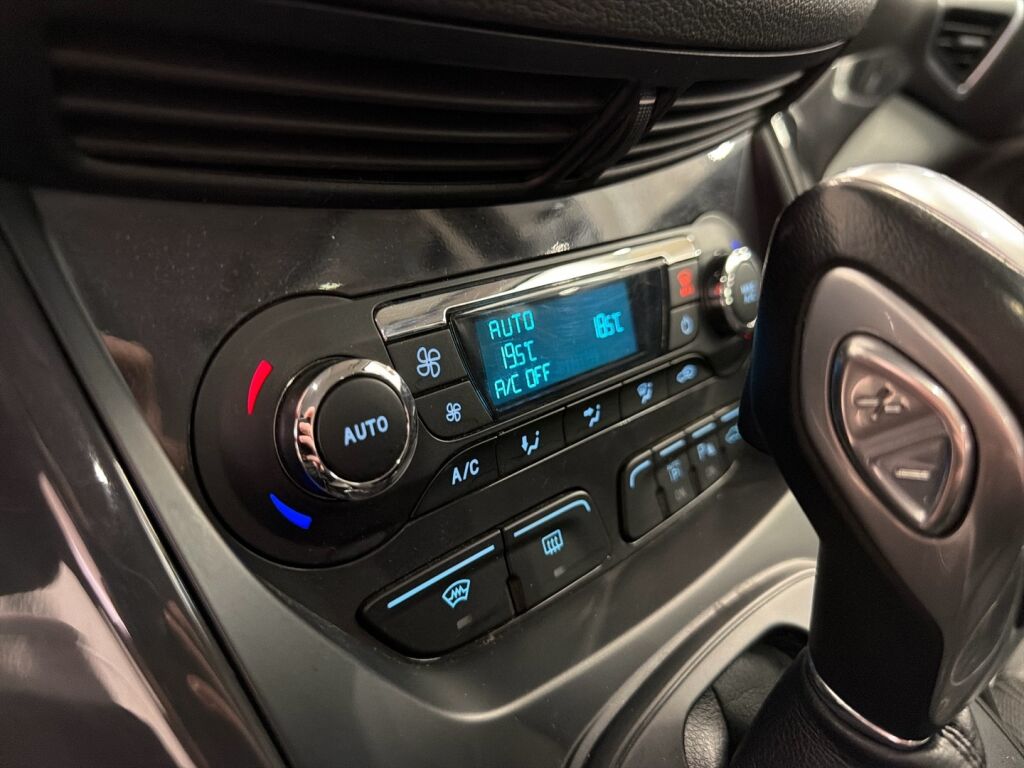 Ford Kuga 2013 Ruskea (beige)