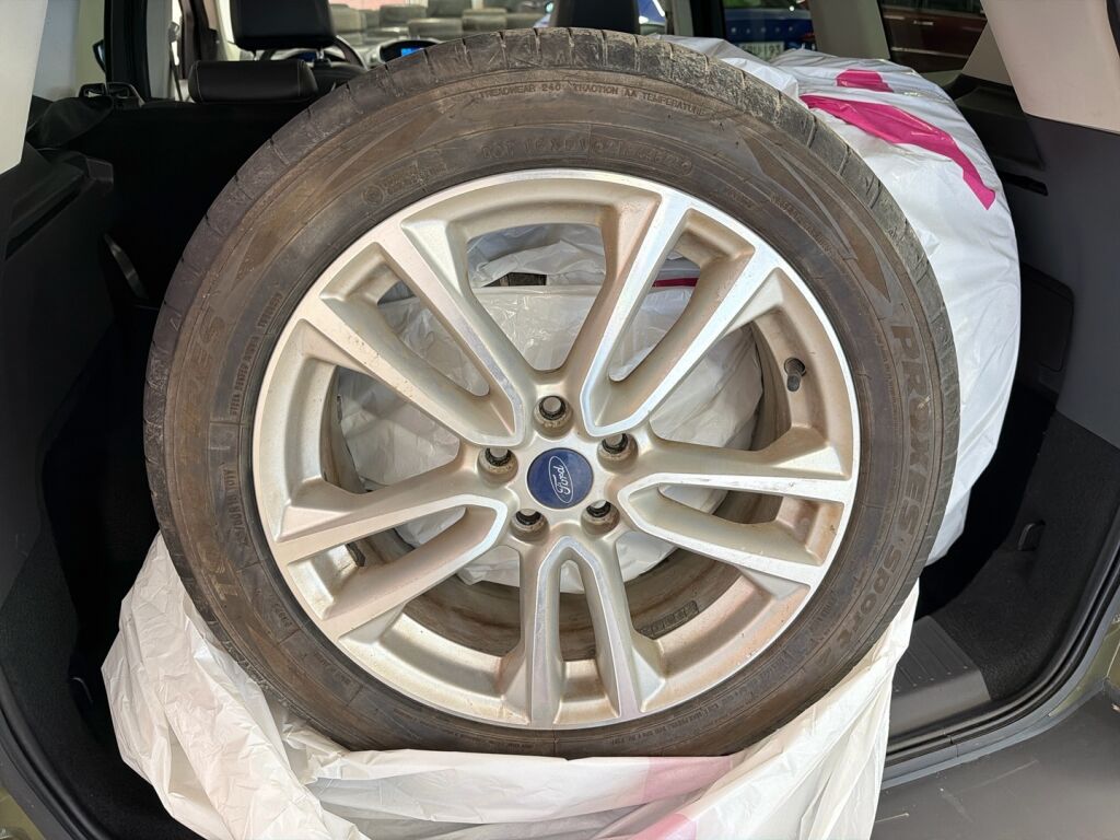 Ford Kuga 2013 Ruskea (beige)