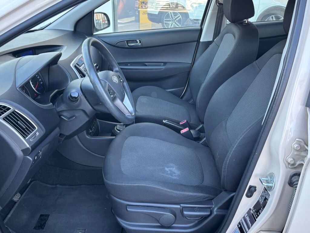 Hyundai i20 5d 2014 Ruskea (beige)