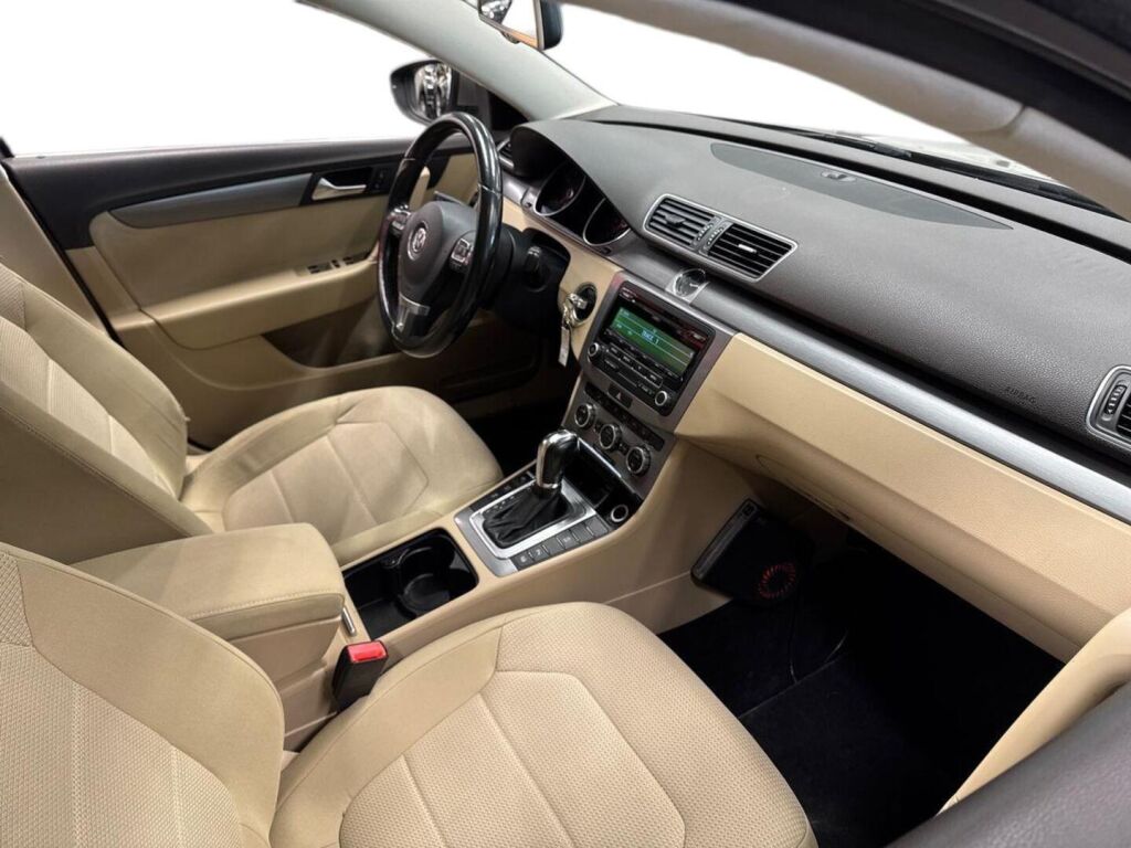Volkswagen Passat 2013 Ruskea (beige)