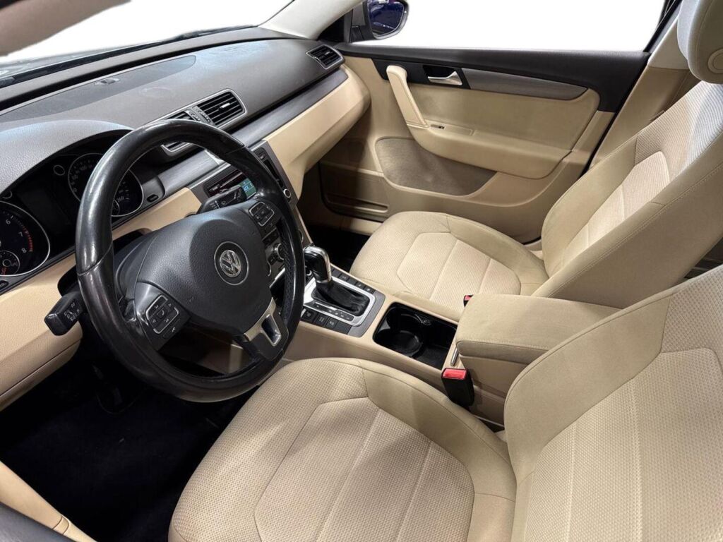 Volkswagen Passat 2013 Ruskea (beige)