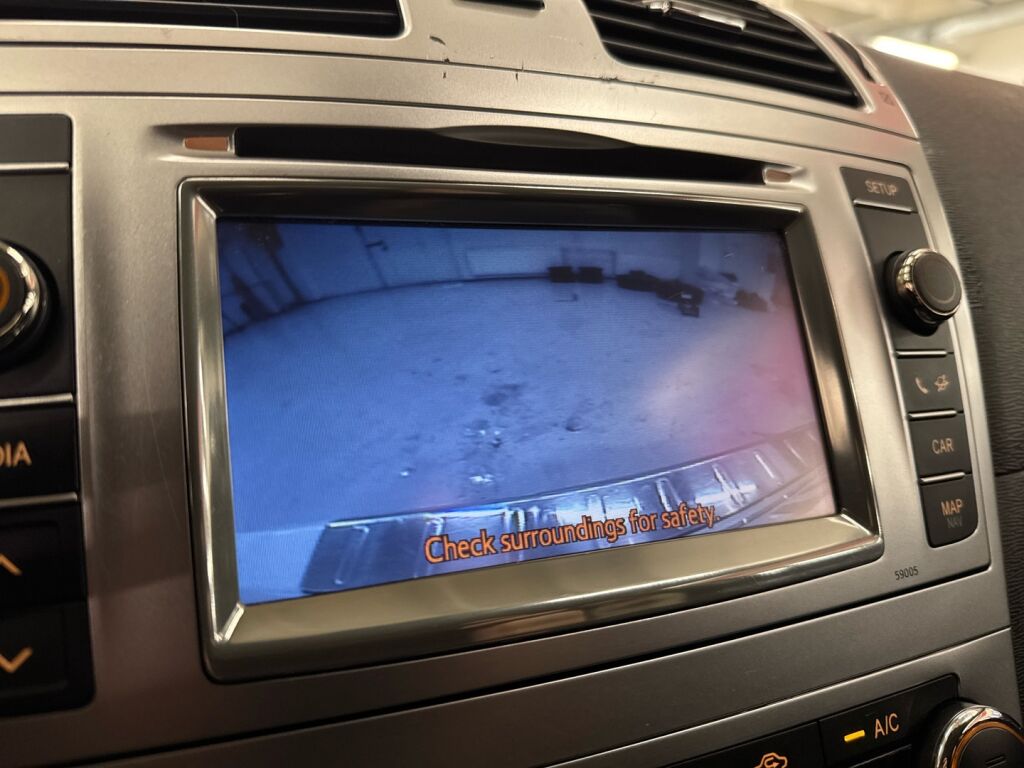 Toyota Avensis 2013 Valkoinen