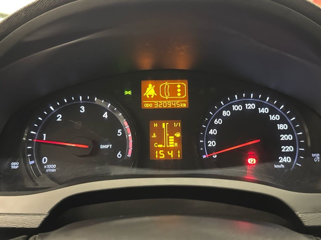 Toyota Avensis 2013 Valkoinen