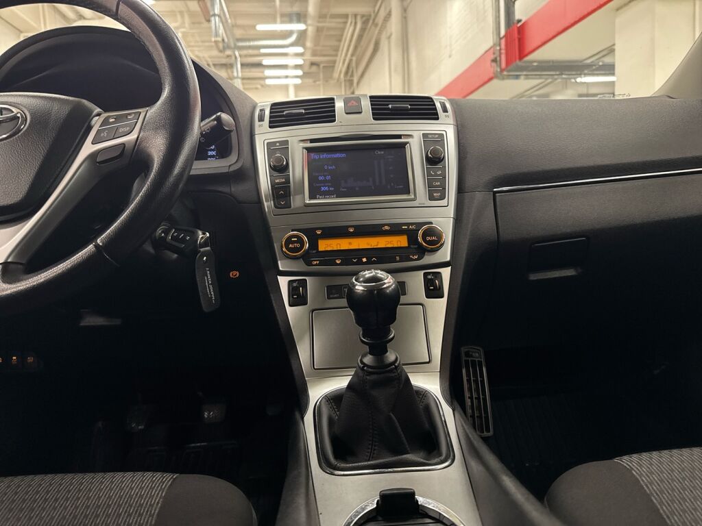 Toyota Avensis 2013 Valkoinen