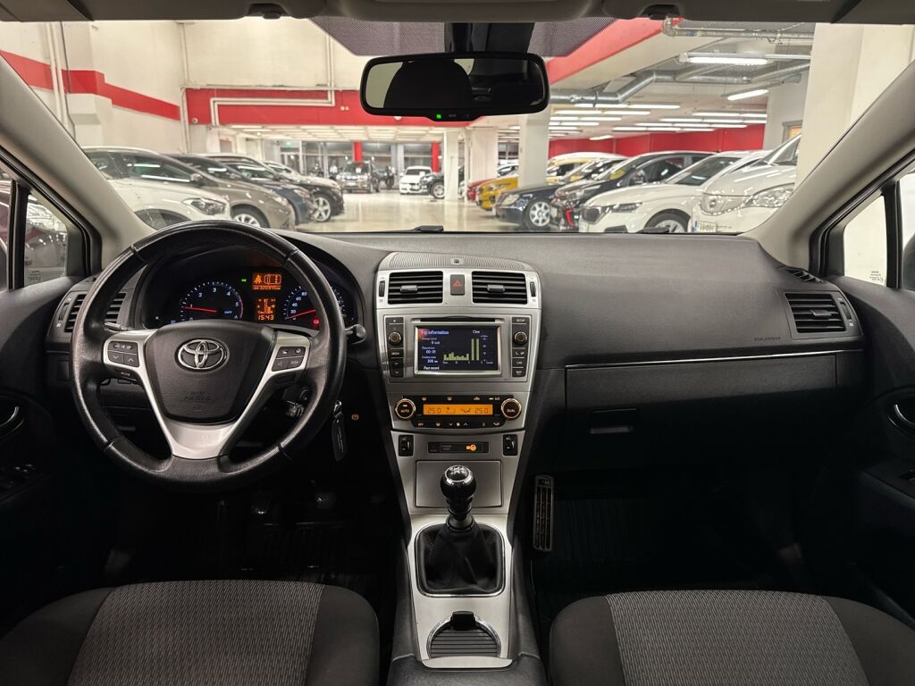 Toyota Avensis 2013 Valkoinen