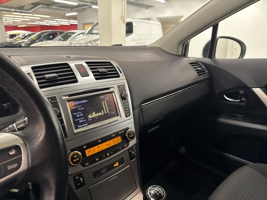 Toyota Avensis 2013 Valkoinen