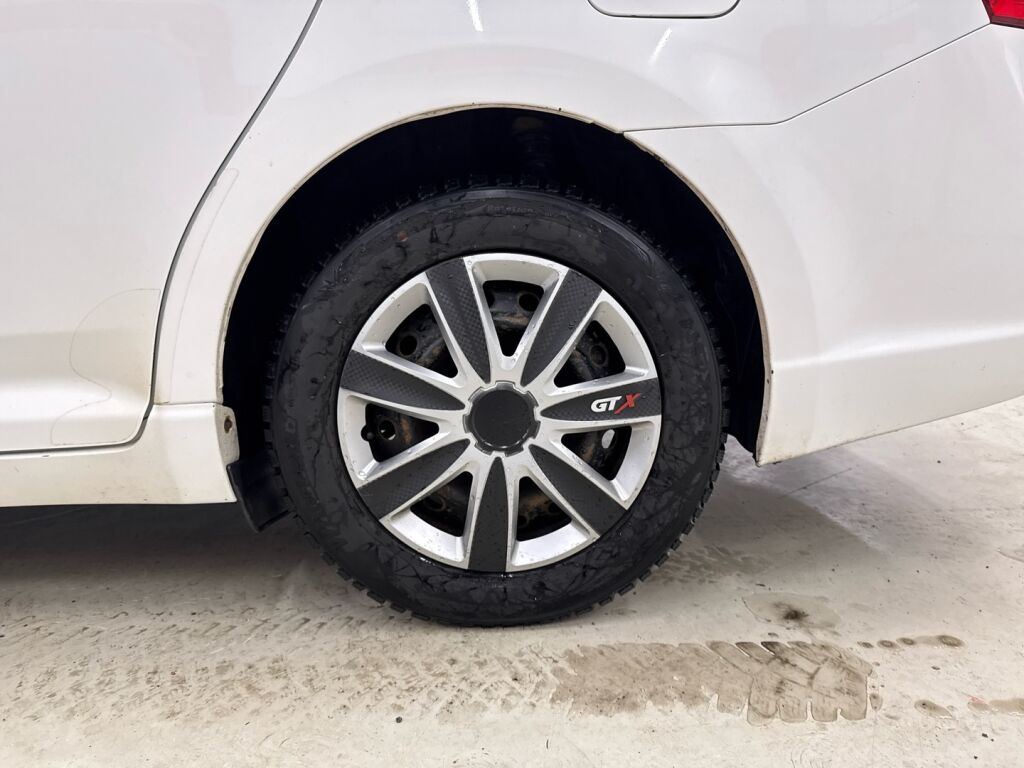 Toyota Avensis 2013 Valkoinen