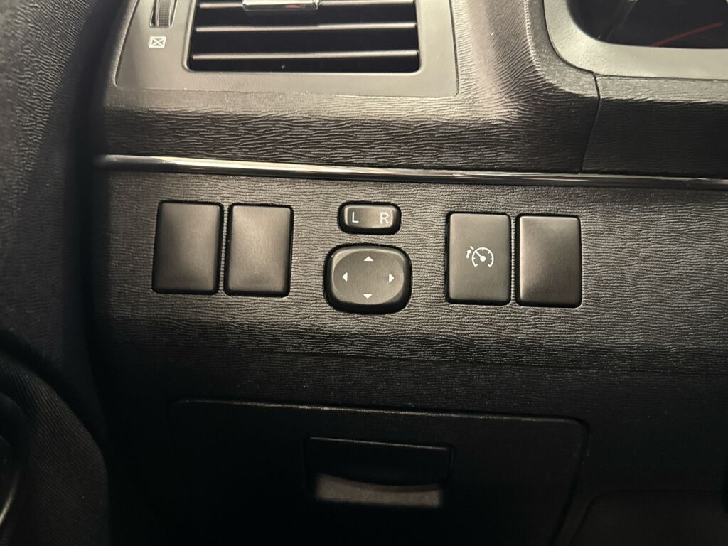 Toyota Avensis 2013 Valkoinen