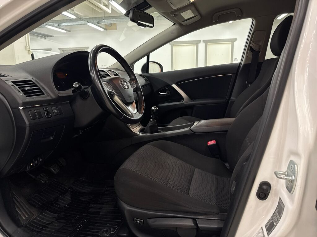 Toyota Avensis 2013 Valkoinen