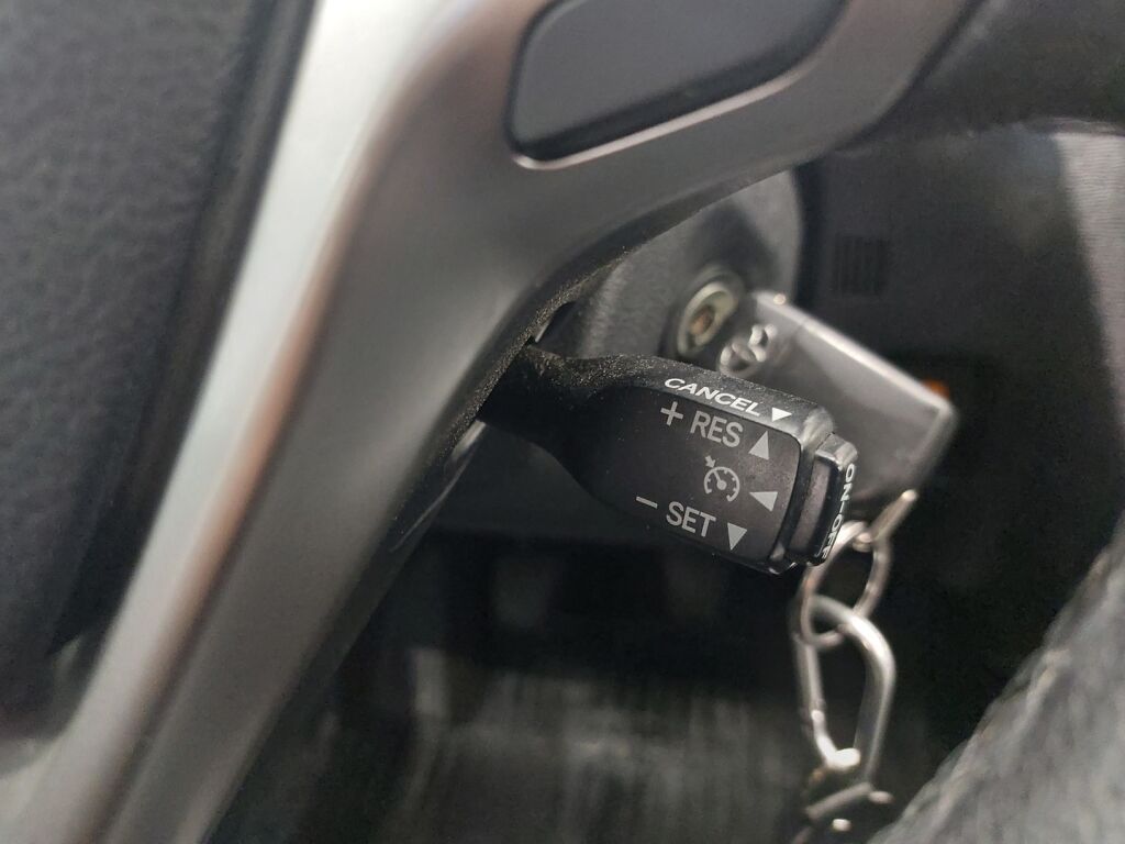 Toyota Avensis 2013 Valkoinen