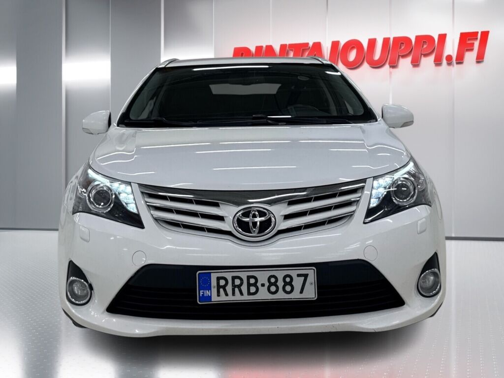 Toyota Avensis 2013 Valkoinen