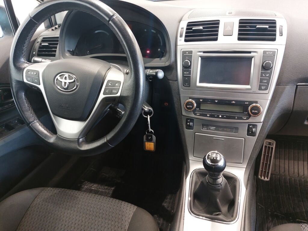 Toyota Avensis 2013 Valkoinen