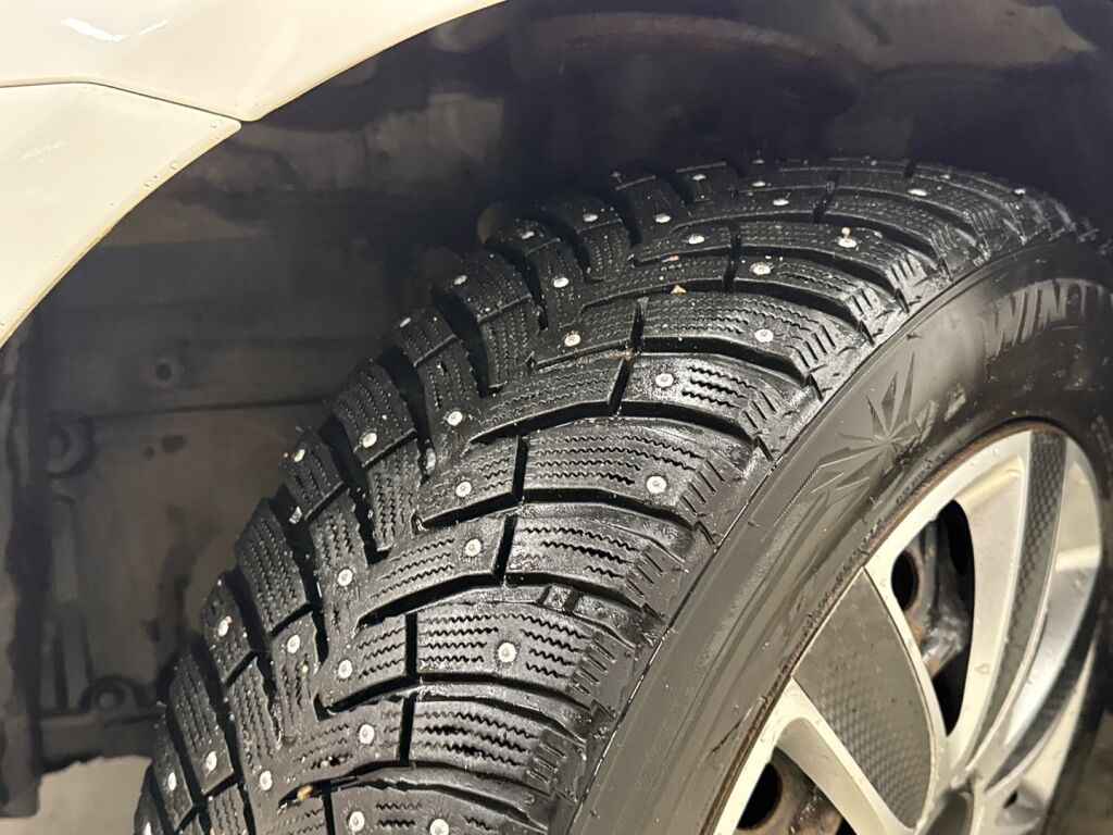 Toyota Avensis 2013 Valkoinen