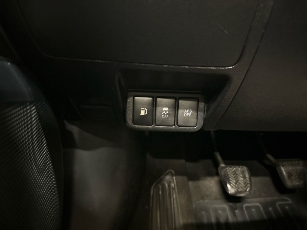 Toyota Avensis 2013 Valkoinen