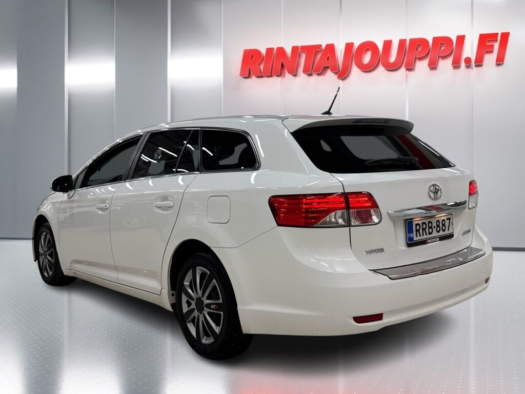Toyota Avensis 2013 Valkoinen