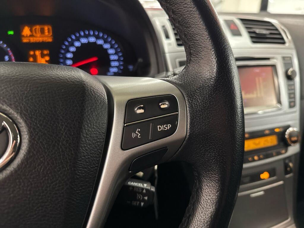 Toyota Avensis 2013 Valkoinen