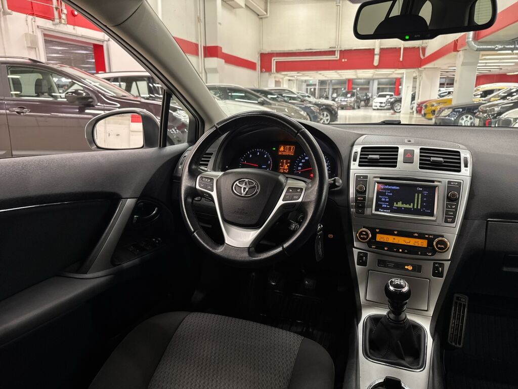 Toyota Avensis 2013 Valkoinen