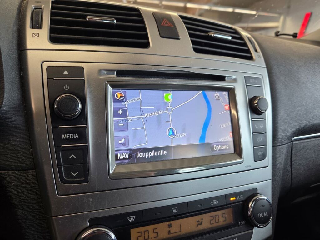 Toyota Avensis 2013 Valkoinen