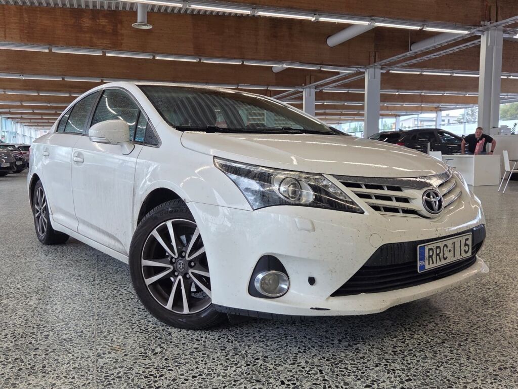 Toyota Avensis 2013 Valkoinen
