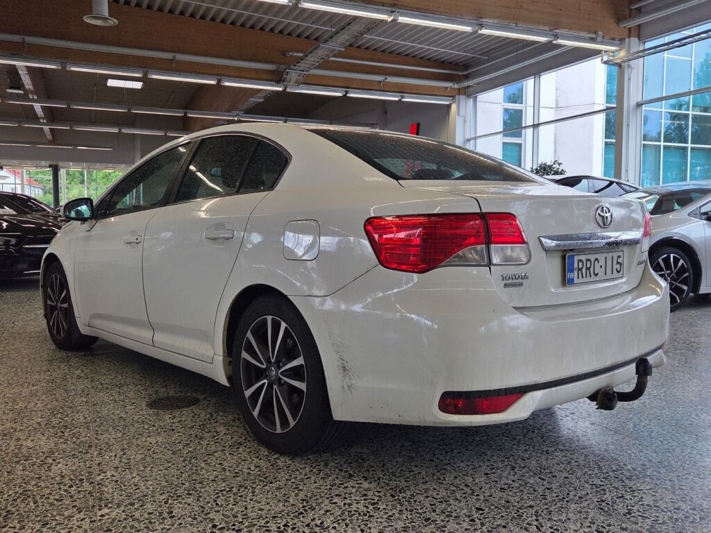 Toyota Avensis 2013 Valkoinen