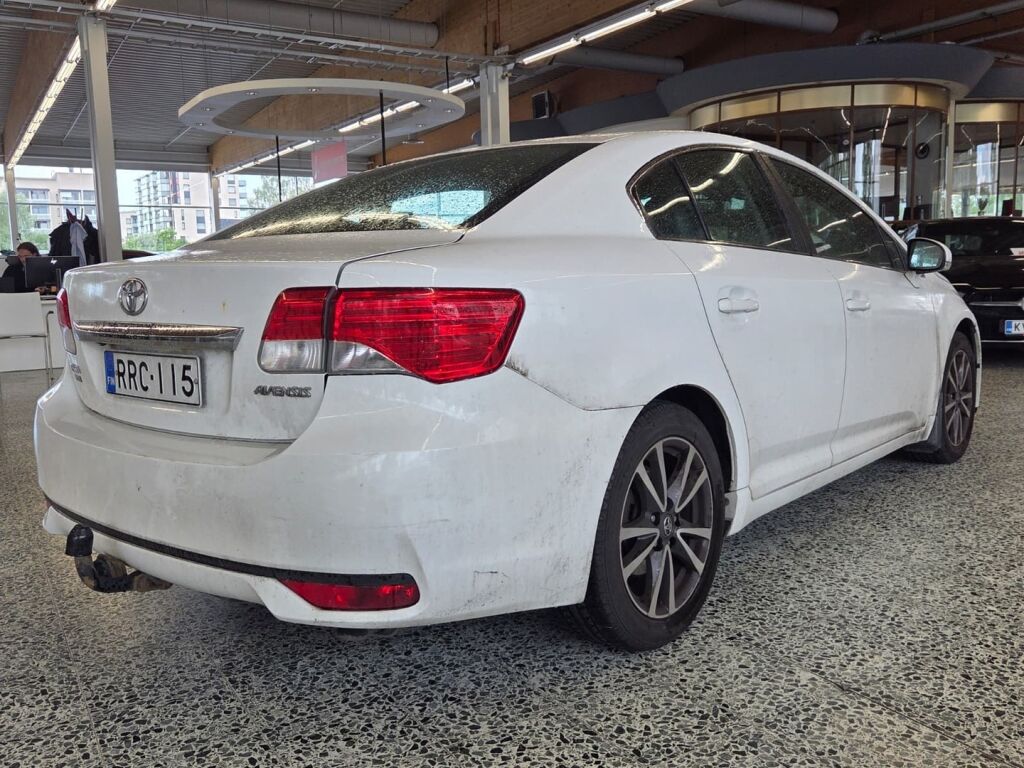 Toyota Avensis 2013 Valkoinen