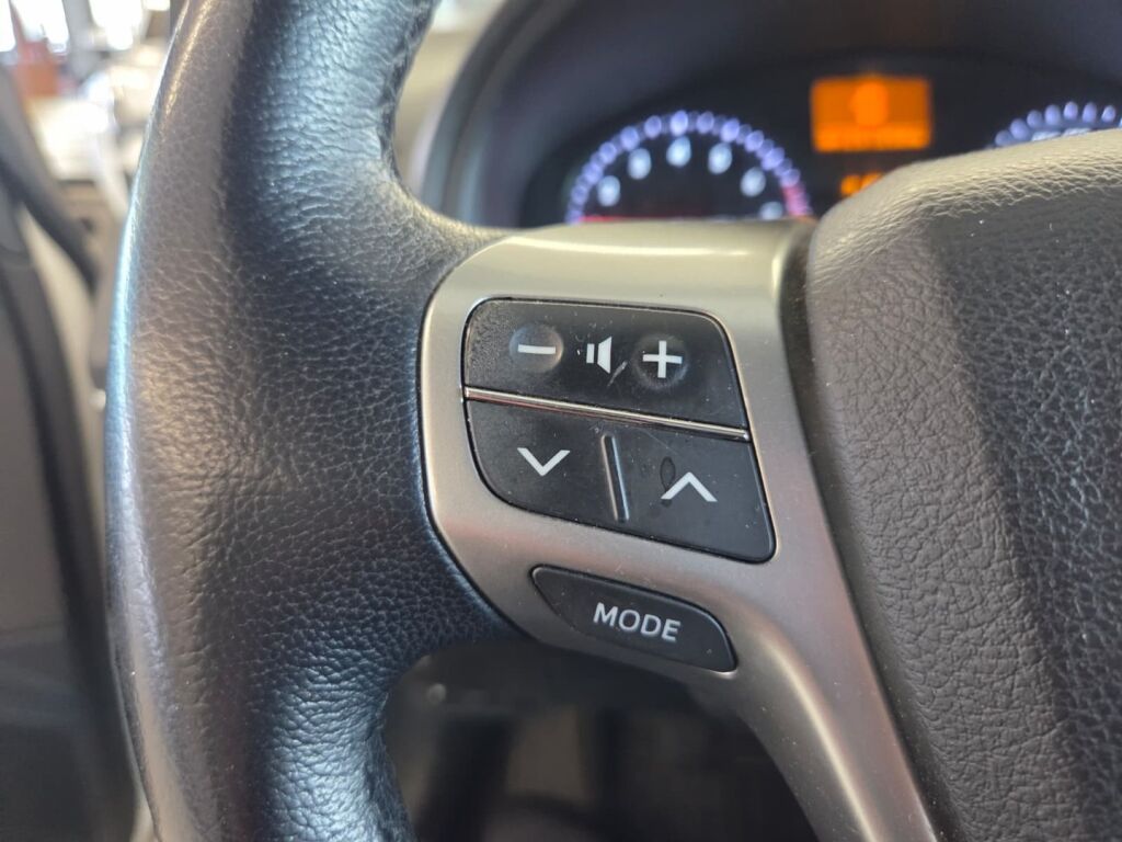 Toyota Avensis 2013 Valkoinen