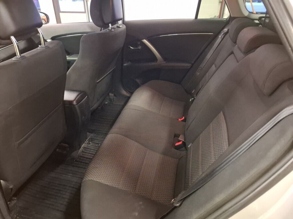 Toyota Avensis 2013 Hopea