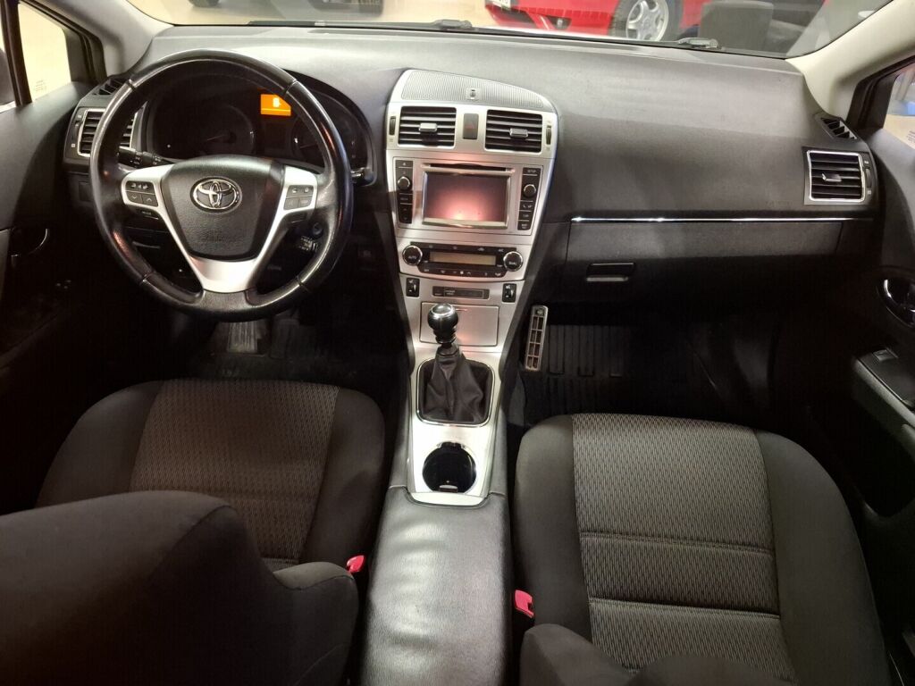 Toyota Avensis 2013 Hopea