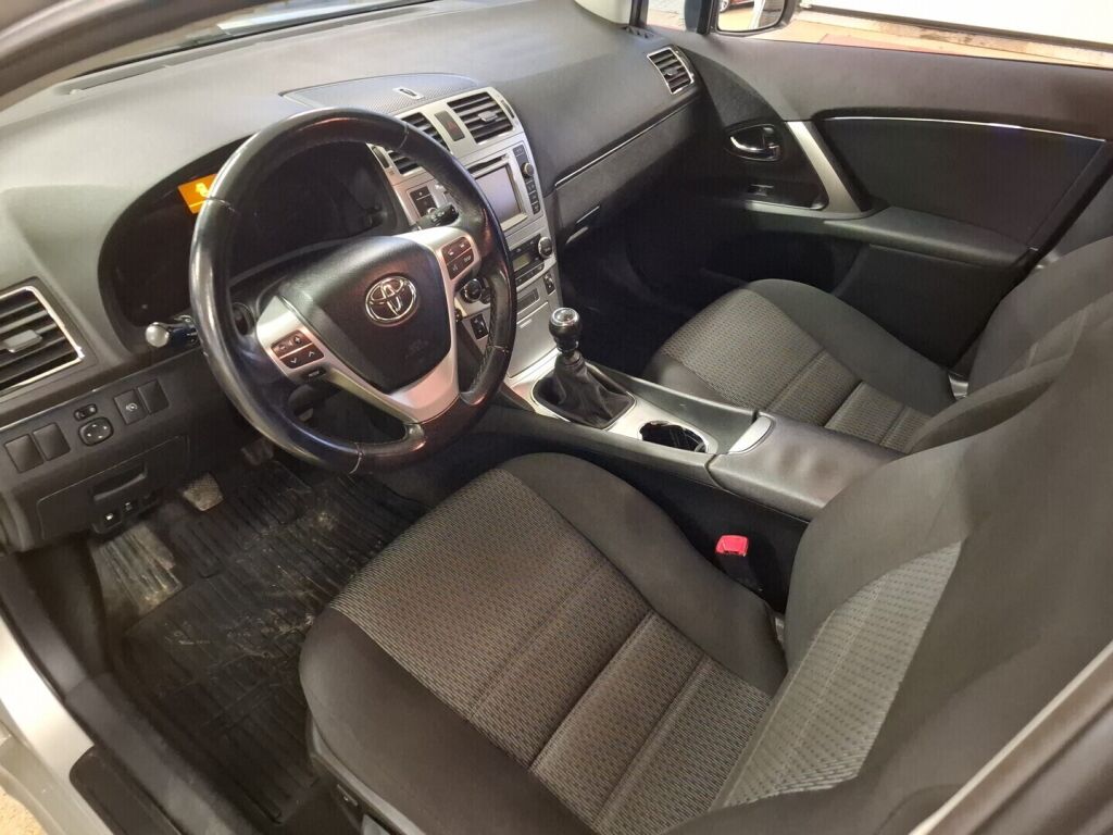 Toyota Avensis 2013 Hopea