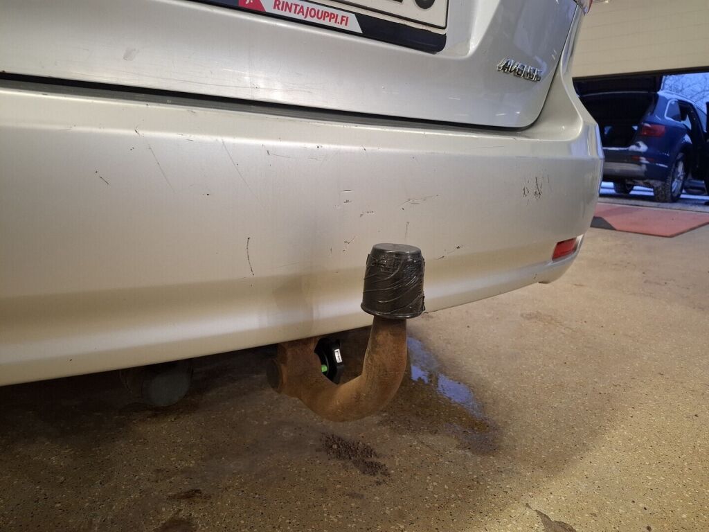 Toyota Avensis 2013 Hopea