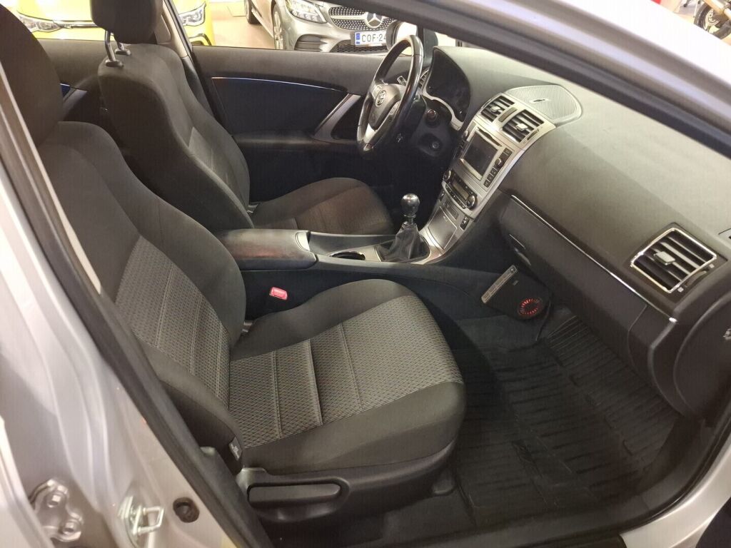 Toyota Avensis 2013 Hopea