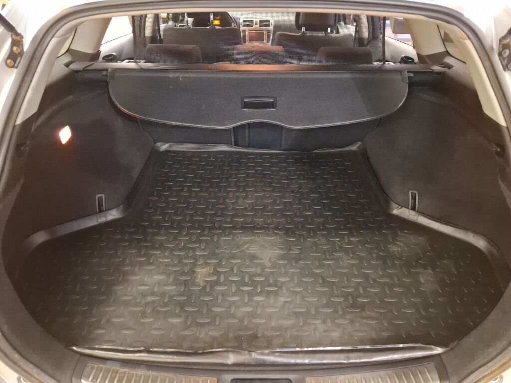 Toyota Avensis 2013 Hopea