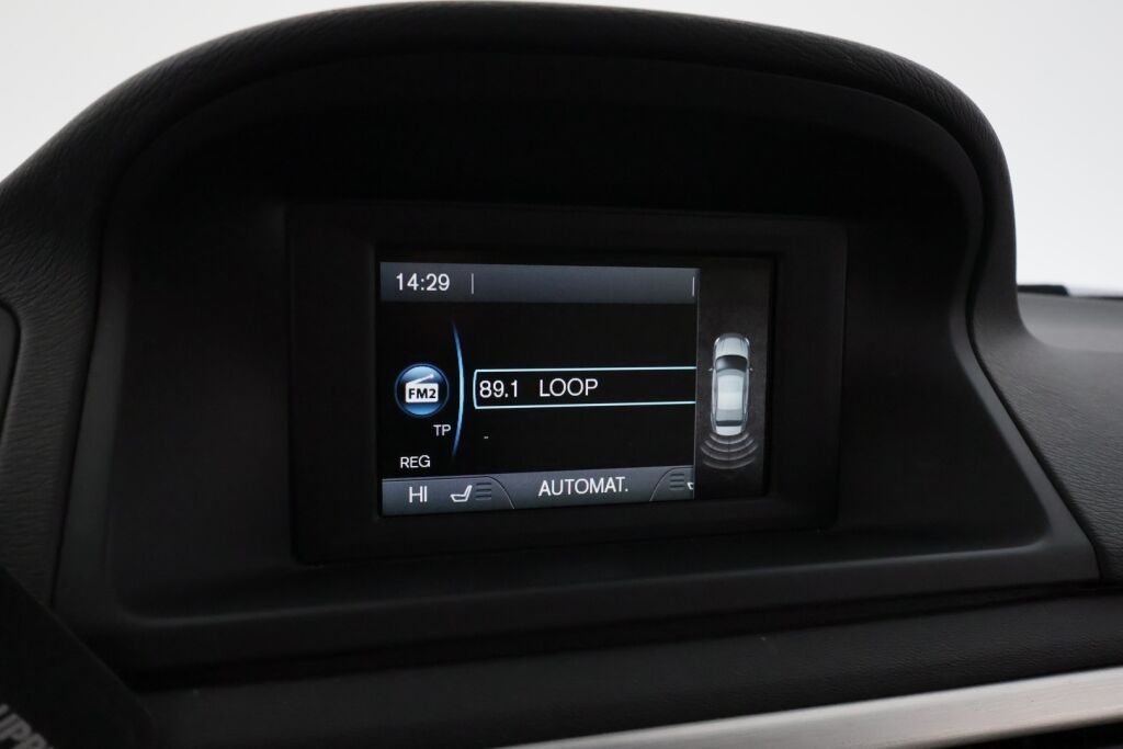 Volvo V70 2012 Punainen