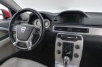 Volvo V70 2012 Punainen