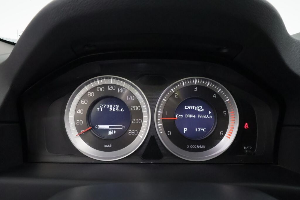 Volvo V70 2012 Punainen