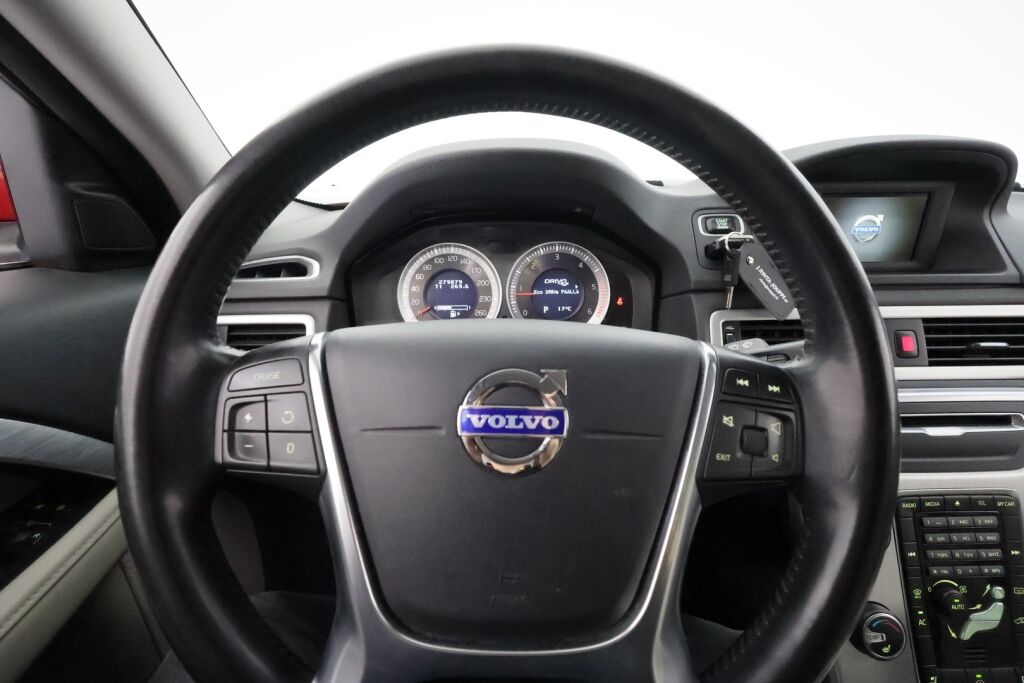 Volvo V70 2012 Punainen