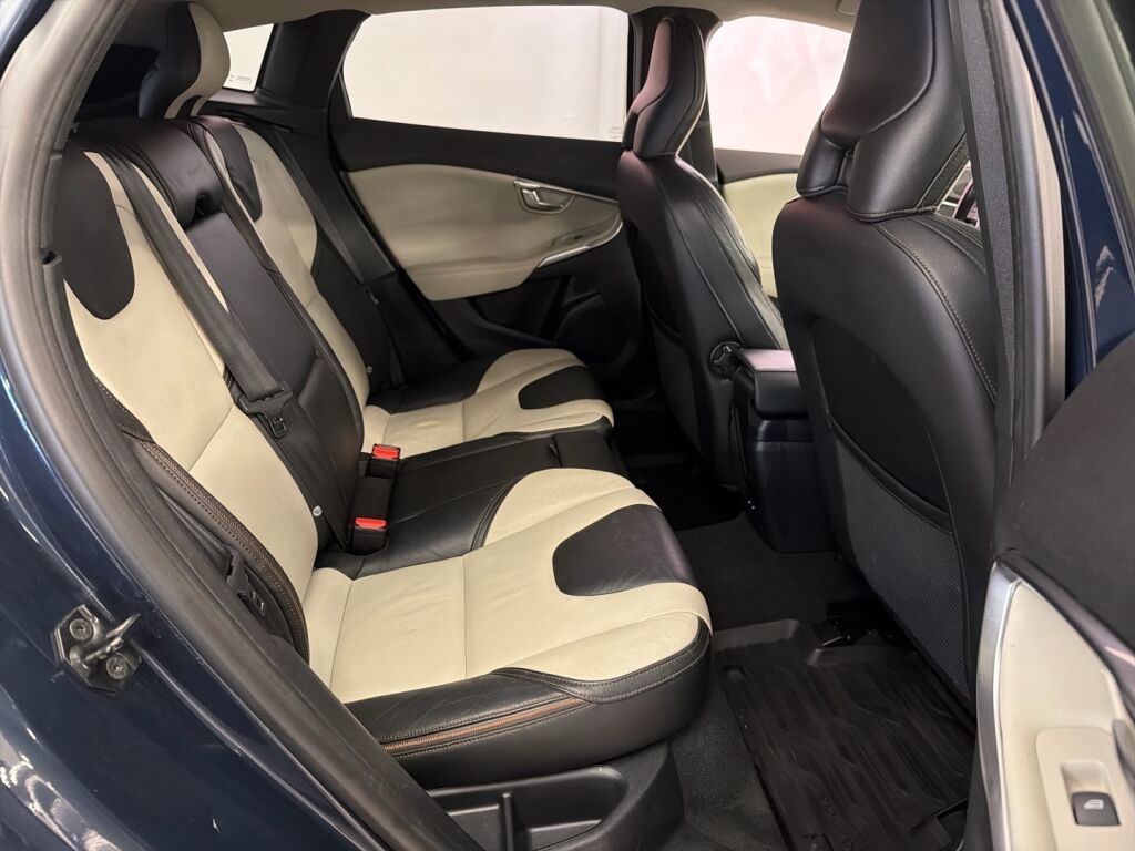 Volvo V40 Cross Country 2013 Sininen