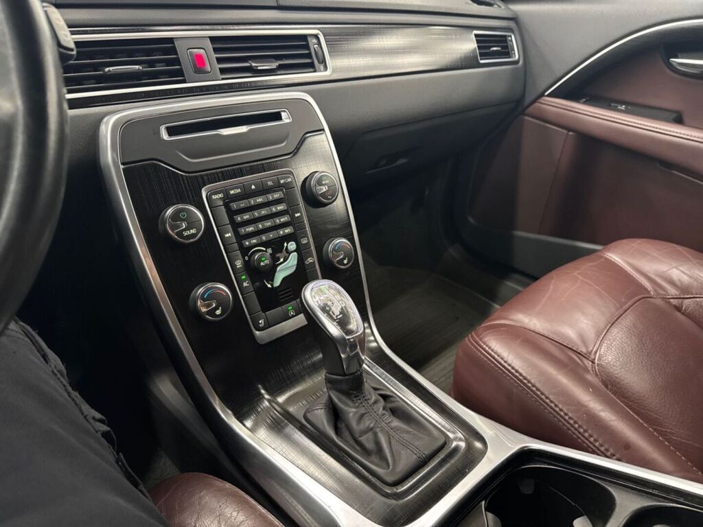 Volvo V70 2013 Valkoinen