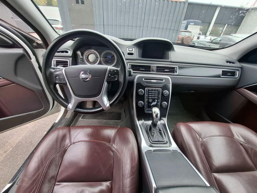 Volvo V70 D3 Summum Edition aut 2013, kuva 7/8