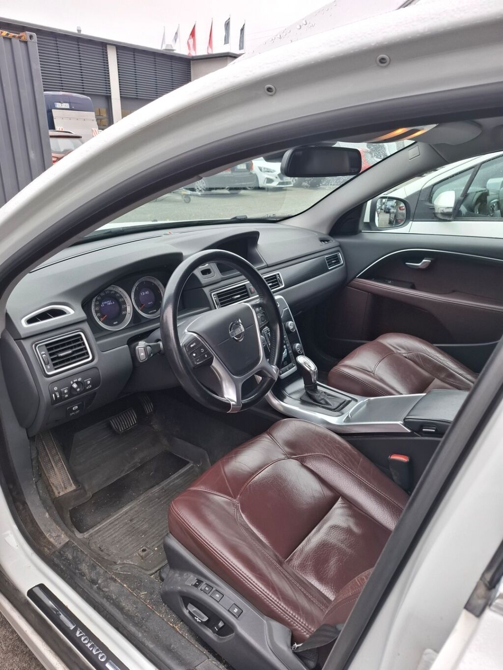 Volvo V70 D3 Summum Edition aut 2013, kuva 6/8