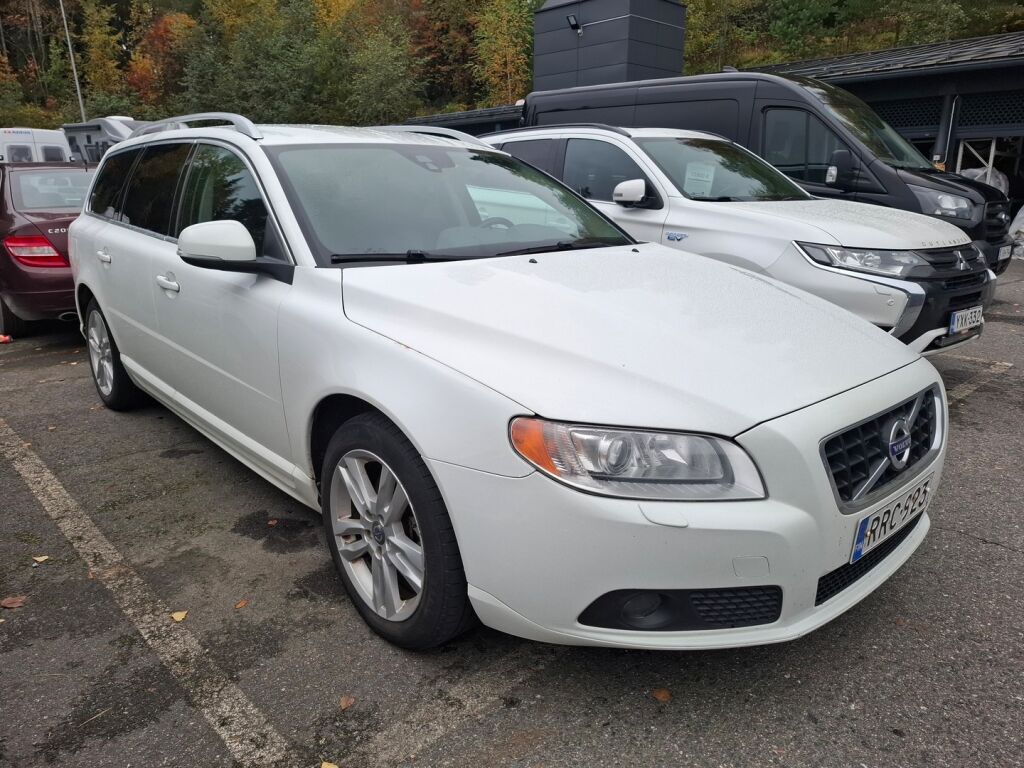 Volvo V70 D3 Summum Edition aut 2013, kuva 2/8
