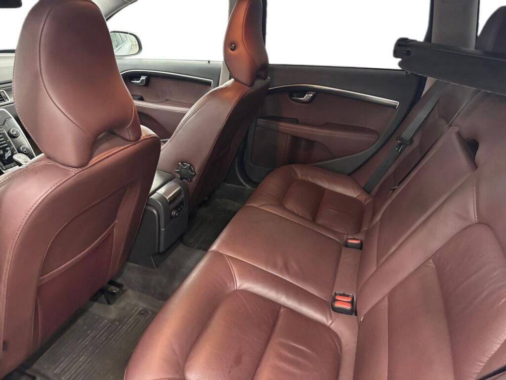 Volvo V70 2013 Valkoinen