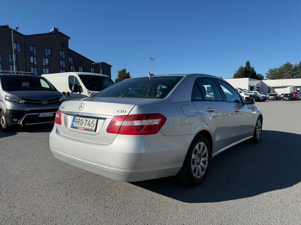 Mercedes-Benz E 2009 Harmaa