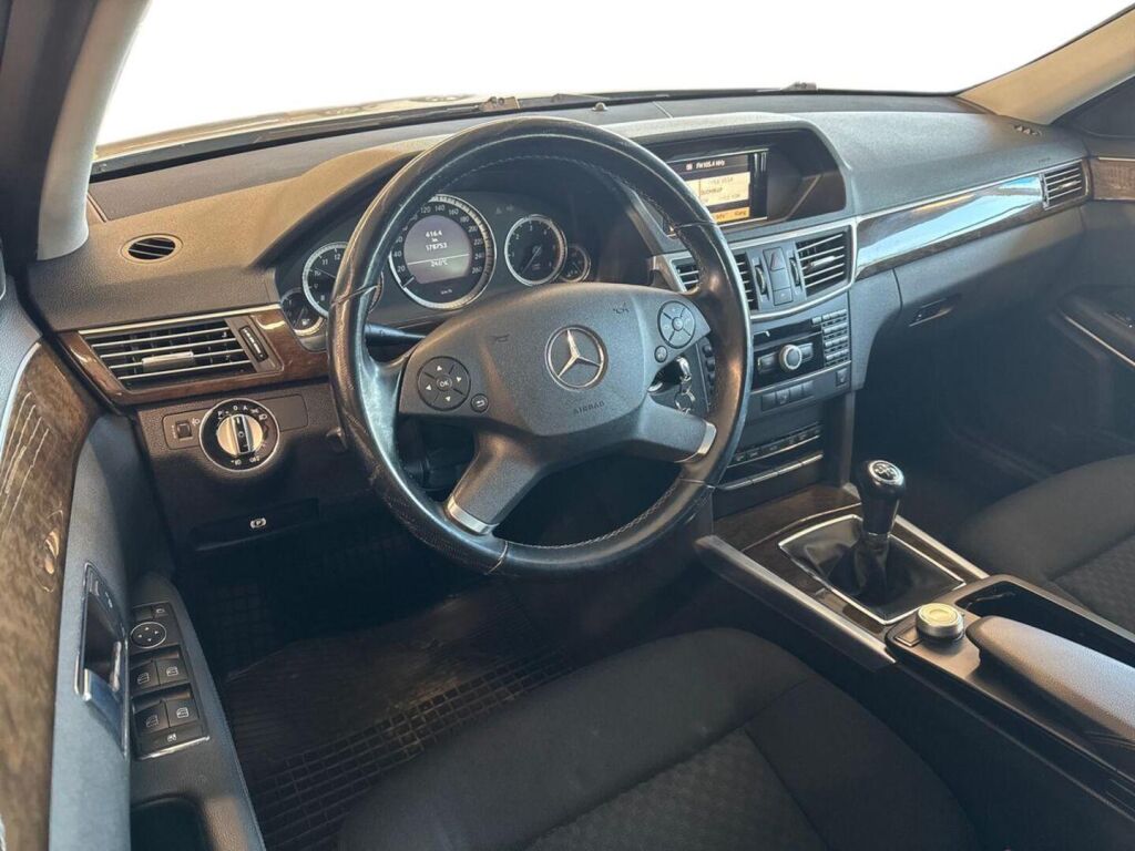 Mercedes-Benz E 2009 Harmaa