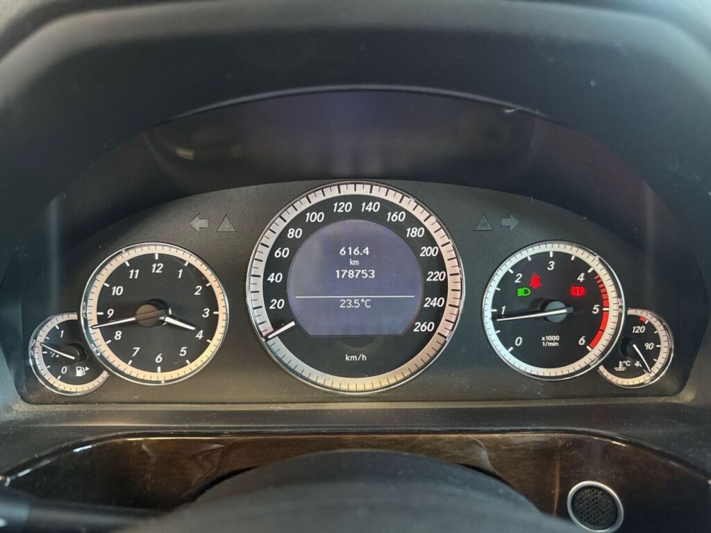 Mercedes-Benz E 2009 Harmaa